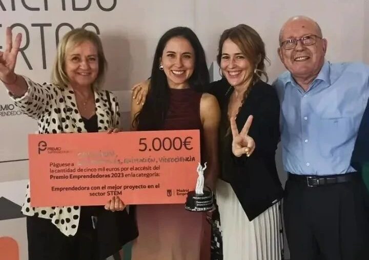 Patricia Bondia ganadora del premio emprendedora con mejor proyecto STEM